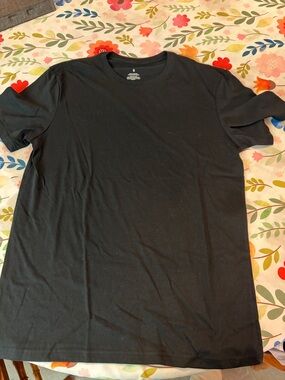 Classic Black Crewneck T-Shirt - Men's Small